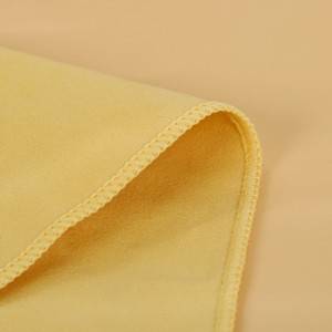 Microfiber cleaning cloth in solid color