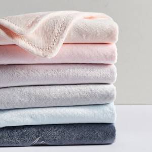 Free sample for 70*100cm Soft Silky Materials Easy Clean Carry Customised Blanket Multiple Functions Comfort Sherpa Blanket Pet