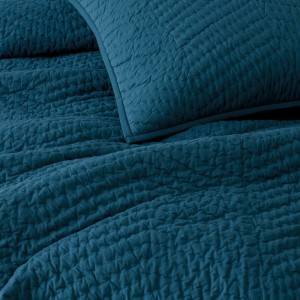 Cotton quilt and summer quilt give your family a comfortable feeling during whole season in bedding