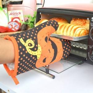 Microwave oven glove and microwave oven mat