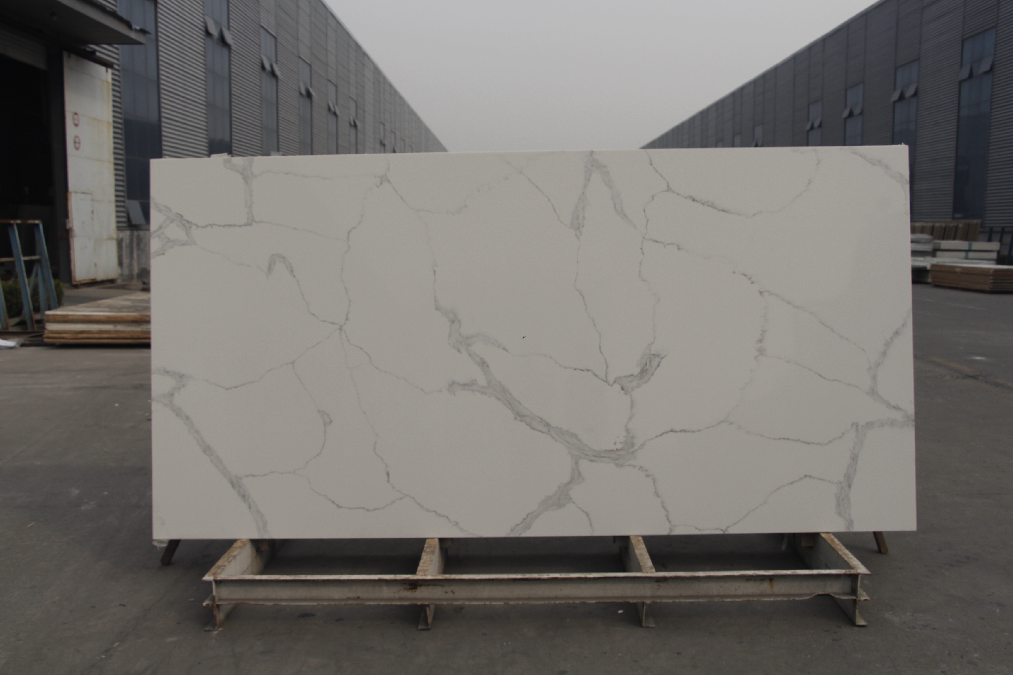 Good Quality Calacatta Quartz Slab - White Quartz Stone Slabs with Long Vein Artificial Stone Marble Look 4097 – Granjoy