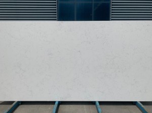 White Quartz Stone Slabs with Tiny Focculent Vein Artificial Stone Marble Look 4013