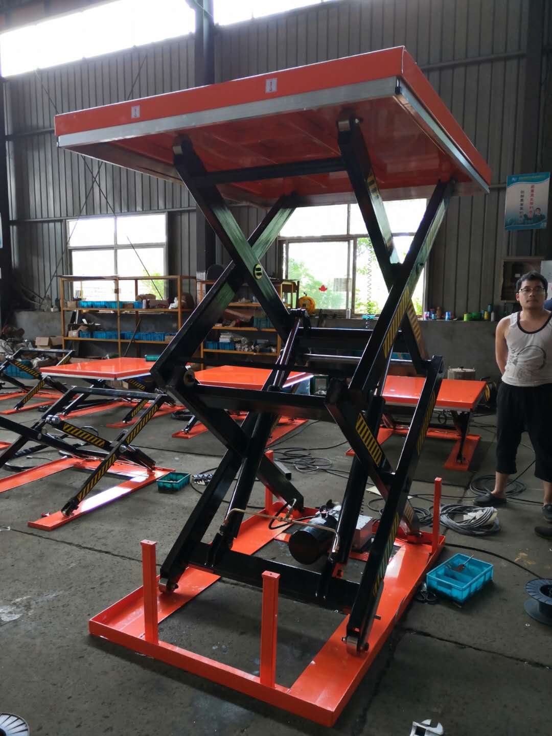 Customize the parameters required for the electric hydraulic lift table