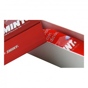 Caja de regalo con cajón rojo y embalaje de gafas de sol con cinta