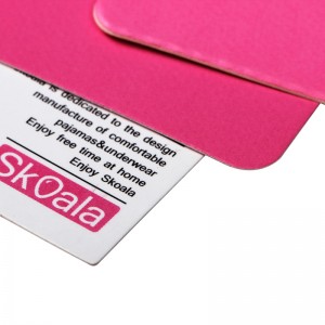 Hulgimüük OEM-i kohandatud logoga roosa armas biolagunev ringlussevõetav paberplaadist rõivasilt