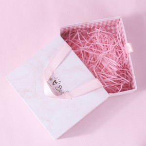 China Factory Luksusemballage 1,5 mm Grå Board Pull Paper Pink Sweets Chokolade Gaveæske med båndhåndtag