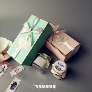 Caixa de caixón de agasallo de luxo con cinta dourada estampada en cor