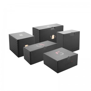 Kartonska škatla iz zlate valovite embalaže s črnim logotipom za čajnik
