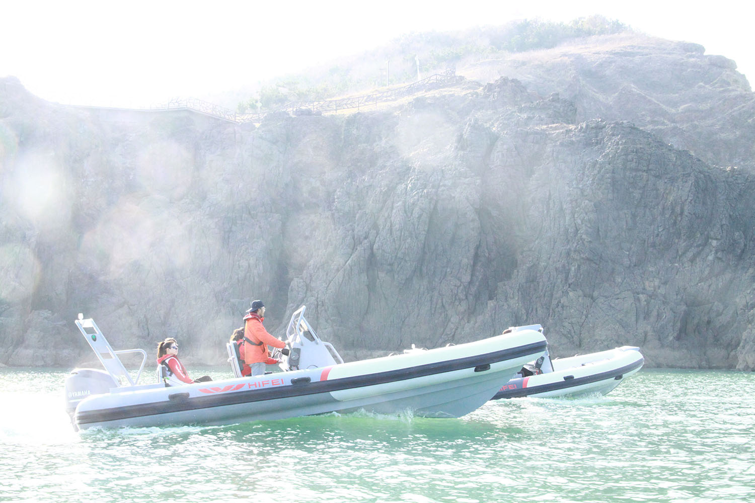 La RIB “DOLPHIN580″ con casco de aluminio de 5,8 m llega al agua