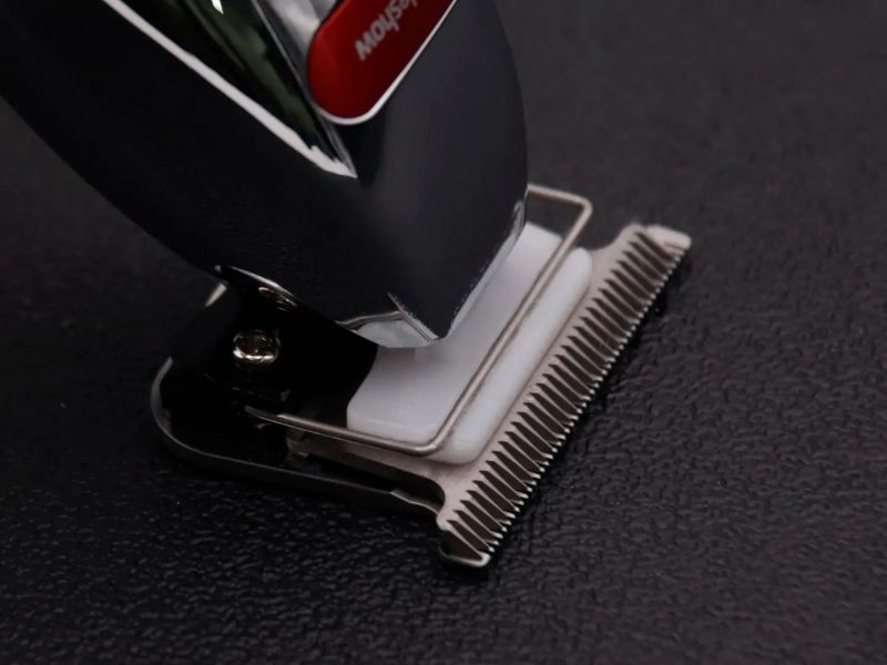 What is the difference between electric clippers of different materials?