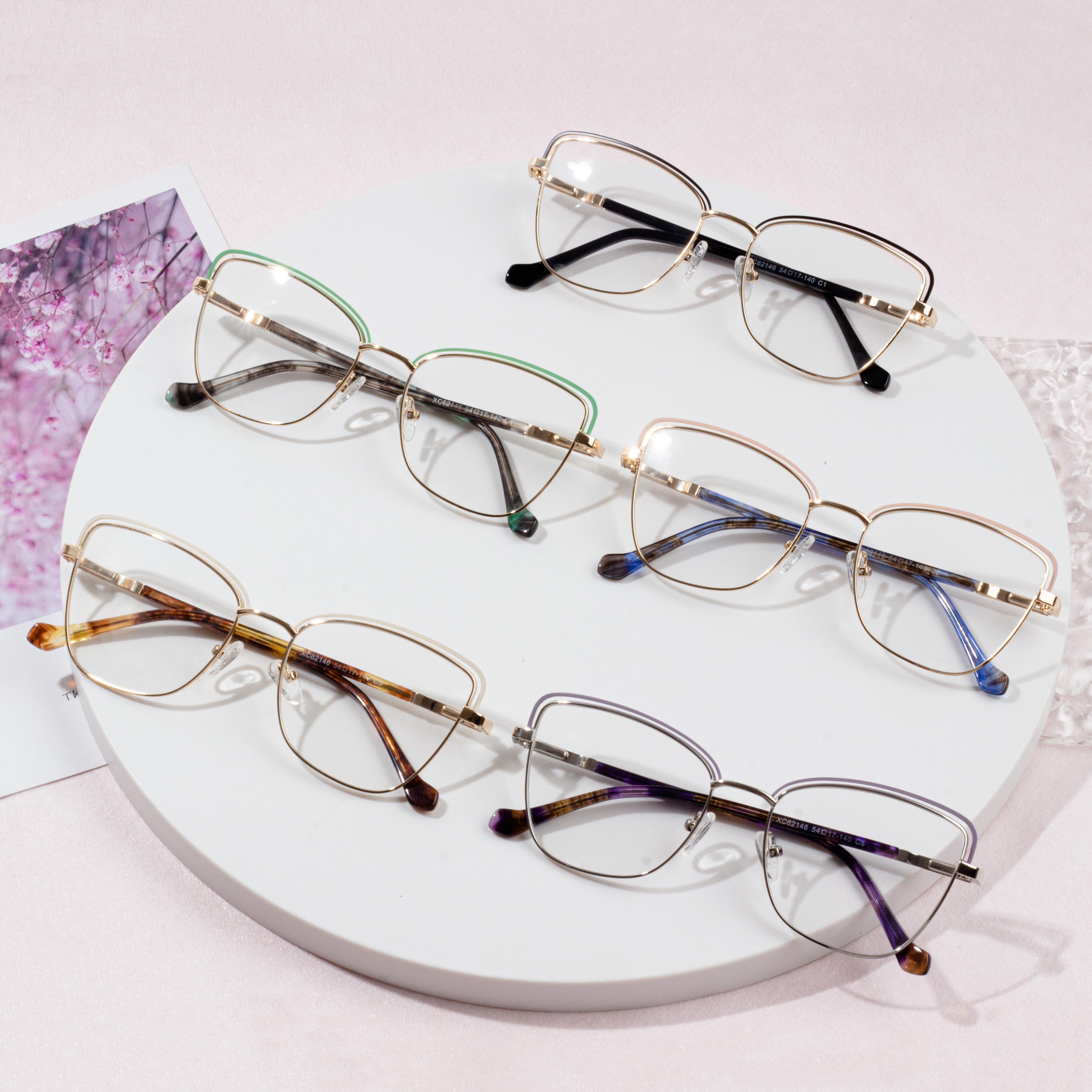 choosing eyeglass frames