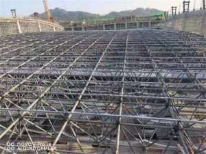 Welded balls space frame shed roof for Ceramic Exhibition Center