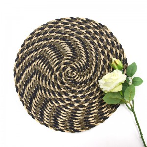 Popular Plastic Indoor Or Outdoor Braided Non-Slip, Heat- Resistant Oval shap Place Mats for Dining Table.