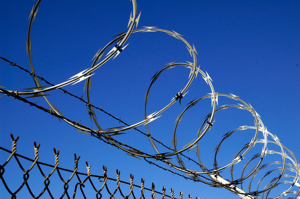 What’s The Difference Between Barbed Wire And Razor wire?