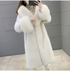 22F012 Wool Plush Jacket Light Color Fashion Women Winter Coat Big Fox Fur Collar and Cuff Sheepskin Coat