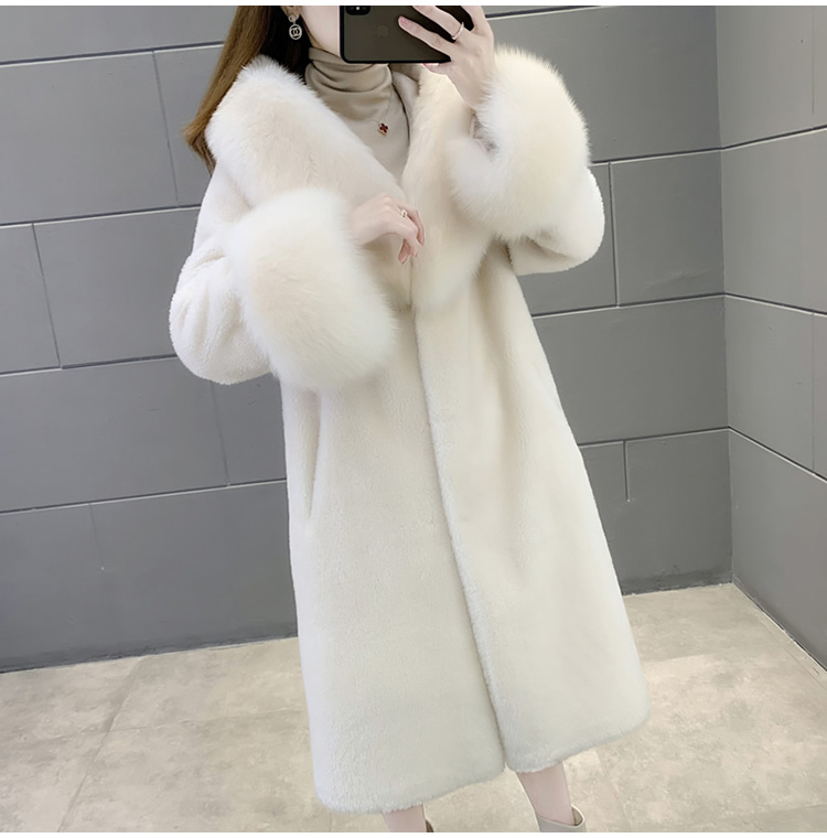 22F012 Wool Plush Jacket Light Color Fashion Women Winter Coat Big Fox Fur Collar and Cuff Sheepskin Coat Featured Image