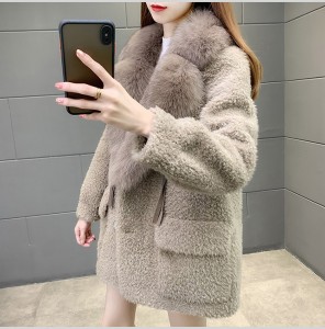 22F029 Sheep Shearing Outerwear Merino Wool Tops Women Winter Wide Lapel Collar 100% Virgin Wool Real Fur Coats