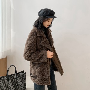 22R019 Streetwear 100% Wool Sheep Shearing Softshell Outdoor Jacket Winter Fall Garment Real Fur Coat Women
