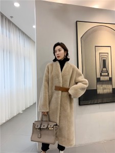 22RL016 Long Winter Coat Sheepskin Soft Hand Feeling Loose Fit Fur Coat with Leather Belt
