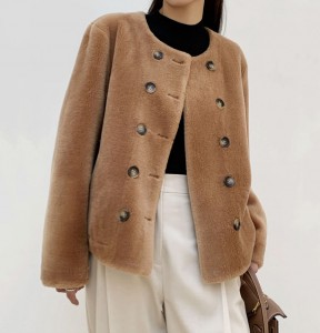 22C004 Soft Hand Feeling Fur Coat Classic Woolen Cardigan