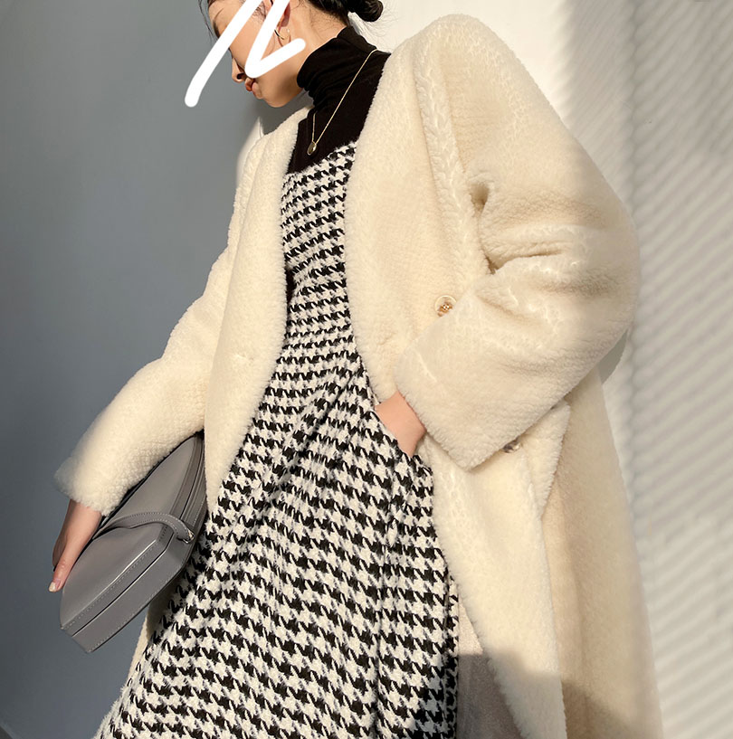 22P017 Sheep Fur Cloths Pure Woollen Garment  Ladies Winter Coat Featured Image