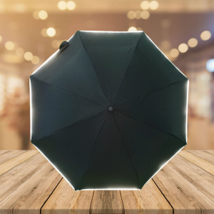 Лек три сгъваем чадър с отразяваща гарнитура и LED светлина