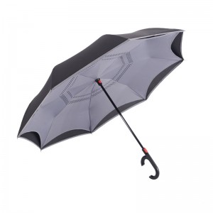 Wewnątrz, dwuwarstwowy, całkowicie zadrukowany parasol samochodowy z otwartym, odwróconym uchwytem w kształcie litery C