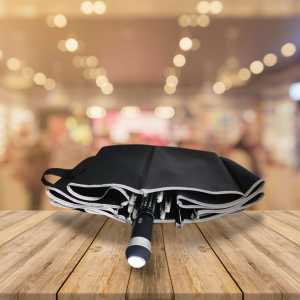 Lightweight Three folding umbrella with reflective trimming and LED light