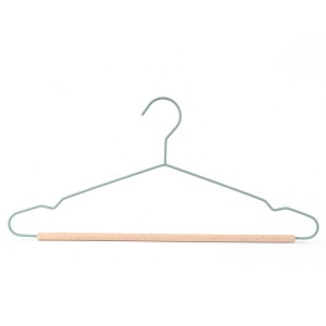 China Wholesale Copper Hangers Suppliers –  Metal Hanger Supplier Rubber Coated Clothes Hangers with Solid Wood Bar – Lipu