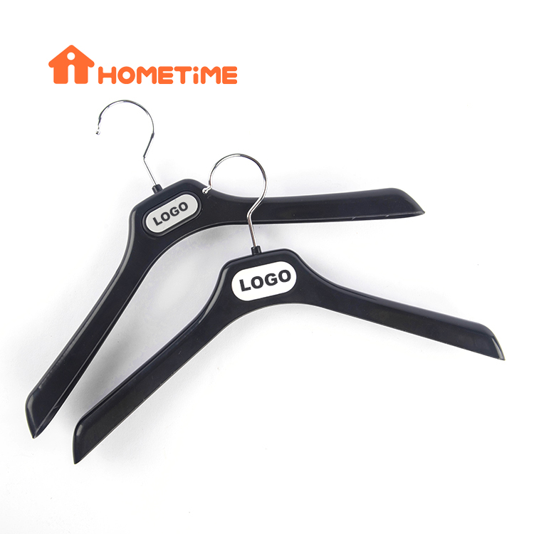 China Wholesale Recycled Plastic Hangers Factories Luxury Black Plastic  Coat Hangers Manufacture and Factory