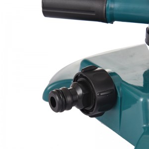 Green 360° adjustable 3-arm sprinkler w/base