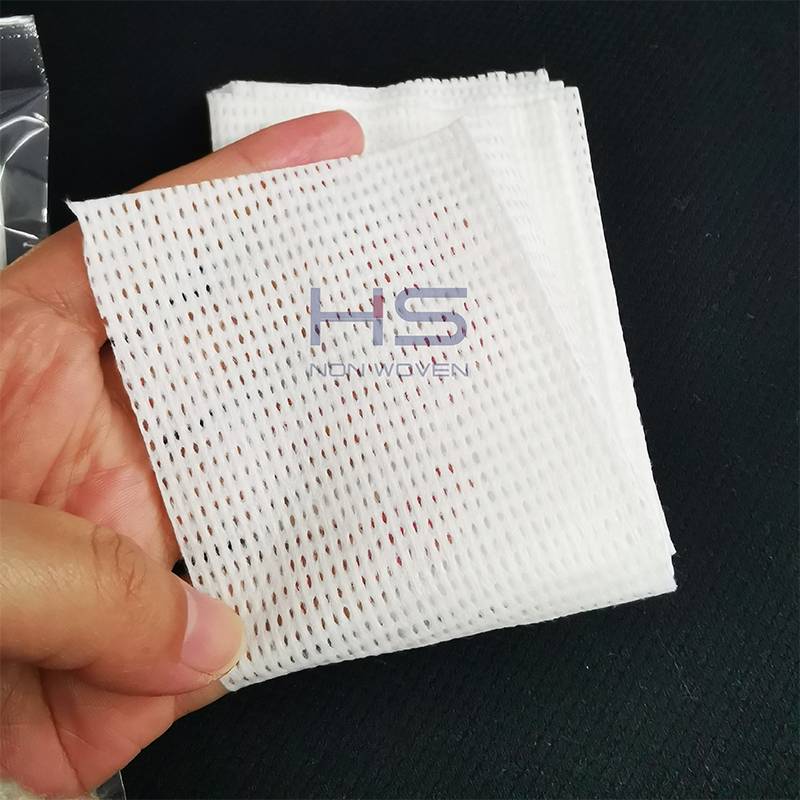 Dry Makeup Remover Wipes with Liquids inside Featured Image