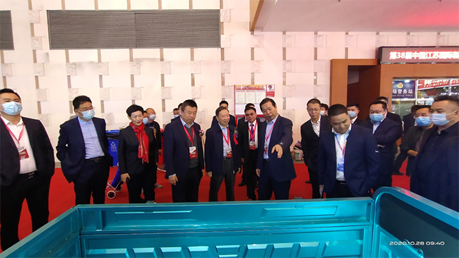 Huaihai Holding Group “Plan Big”with the China Overseas Development Association in Nanjing Fair