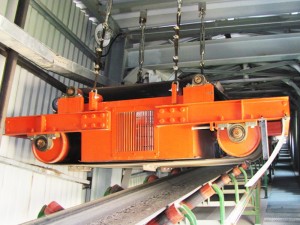 Excellent quality China Conveyor Belts to Separate Iron Rcyd-6 Suspended Permanent Magnetic Separator Strong Magnetic Removal of Ferrous Metals Iron