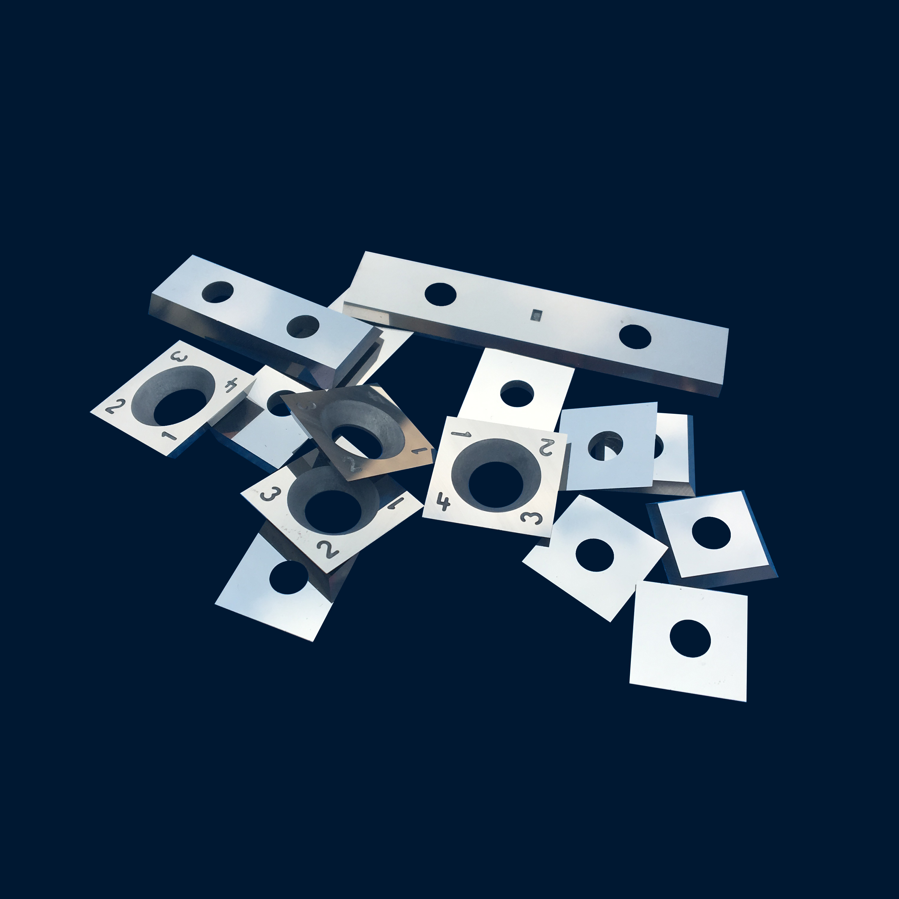 Carbide insert blades for woodworking industry