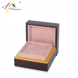 lid and base design wooden ring box