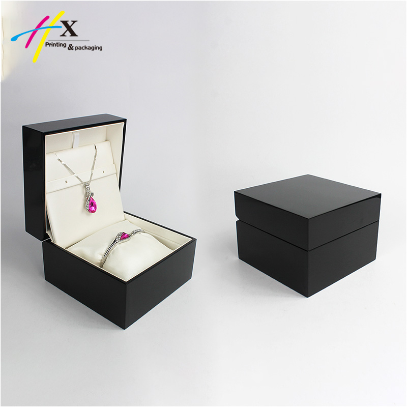black high glossy wooden jewelry box for bracelet and necklace packaging