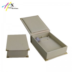 Jewelry set packing box with metal angles