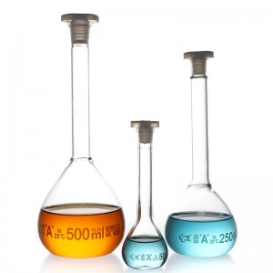 Clear and amber  grade A Amber Volumetric Flask With ground–in glass stopper or plastic stopper