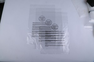 Προσαρμοσμένη ανακυκλωμένη πλαστική σακούλα Αυτοκόλλητη σακούλα συσκευασίας ενδυμάτων με πιστοποίηση GRS