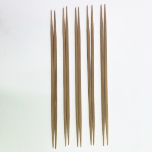 Utensilio de comedor asiático Conxunto de palillos desbotables apto para alimentos Lonxitude 23,5 cm Palillos de bambú natural
