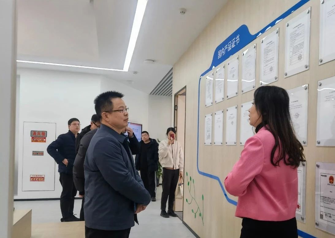 Stellvertretender Direktor des Jiangsu High-tech Entrepreneurship Service Center und Delegation besucht HymonBio
