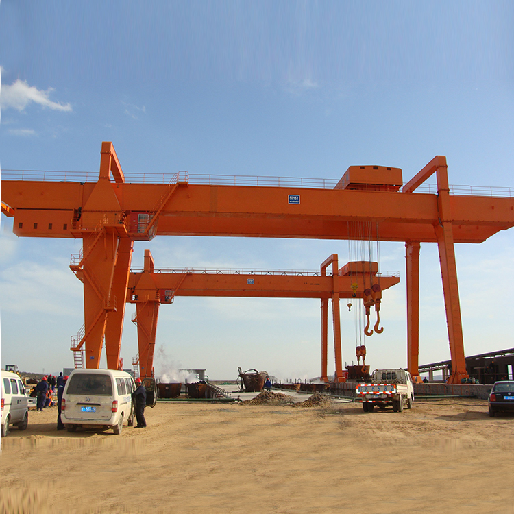 What are the advantages of a gantry crane?