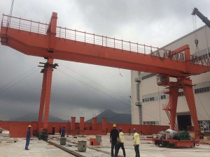 Double beam gantry cranes for outdoor use