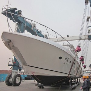 Robuster structure marine yacht lift with advanced design