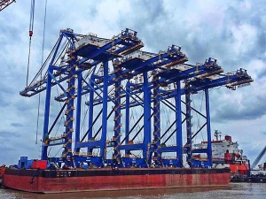 New design container quay crane for port