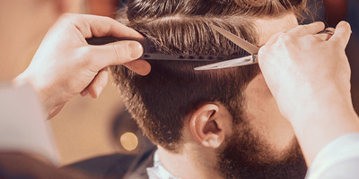 What are the criteria for barbers to choose haircut scissors?