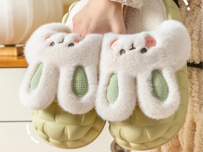 The Cozy Path to Motherhood: Embracing the Benefits of Plush Slippers during Pregnancy