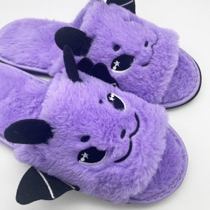 Halloween Bat Slippers ຜູ້ໃຫຍ່ທີ່ມີສີສັນ Kawaii Fur Cuddly Plush ເກີບແຕະພາຍໃນເຮືອນ