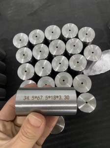 Gt55 G50 G40 Tungsten Carbide oyi na-atụ n'isi na-anwụ maka mkpụrụ na screw bolts.